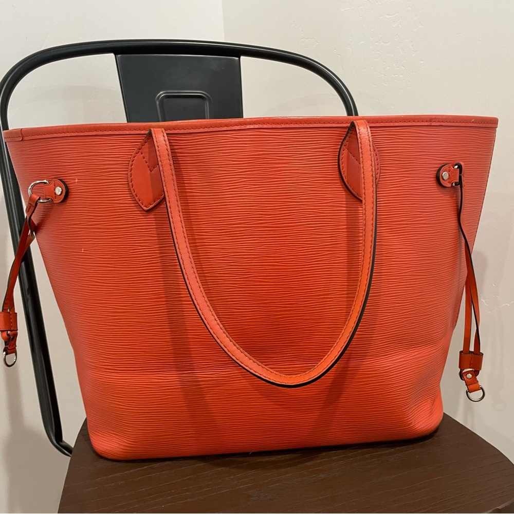 Authentic Louis Vuitton Mandarine Orange Epi Neverfull MM